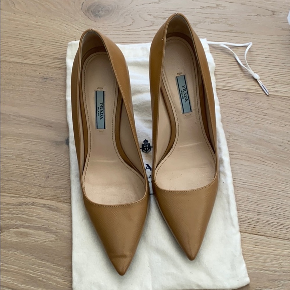 Prada tan leather pointed pumps size 39.5!